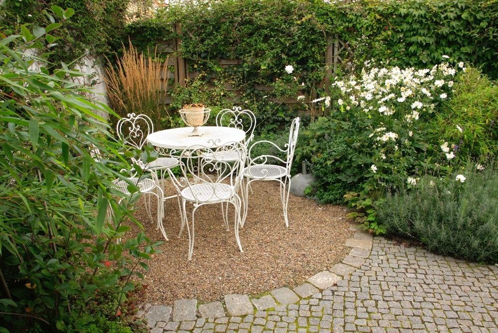 Sitzplatz Romantischer Garten